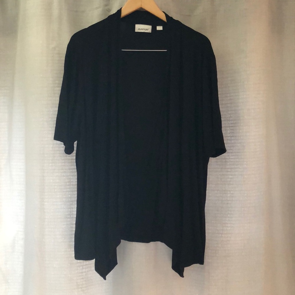 Avenue short sleeve shrug (size 22/24)